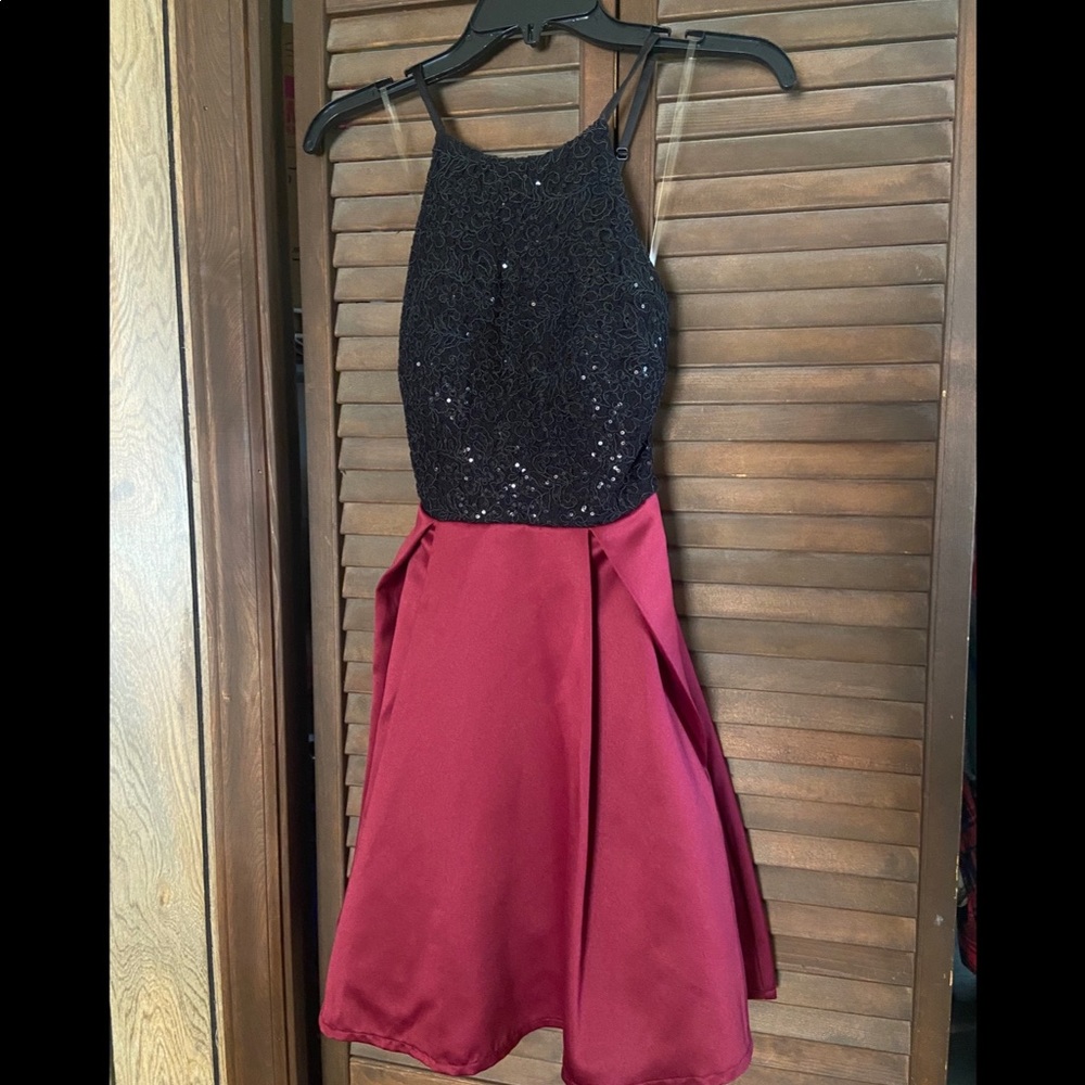 A knee length maroon and black dress. Worn once for
Homecoming! Size 3
